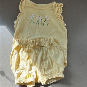 Gap girls Yellow Floral Baby Romper and short set